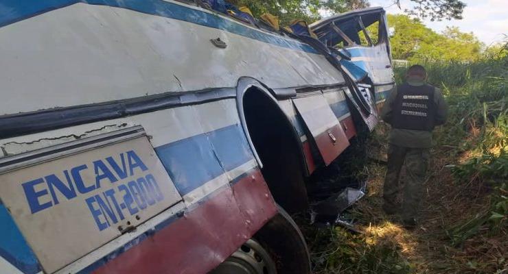 В Венесуэле 16 человек погибли из-за лопнувшей шины автобуса