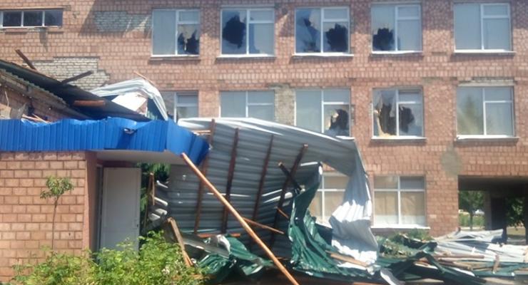 По Луганской области пронесся ураган: Сорвало крыши, выбило окна