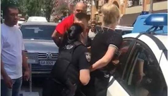 Избиение женщины копами: ГБР открыло дело