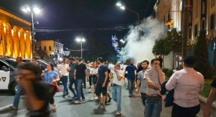 Разгон митинга в Тбилиси: пострадали 52 человека