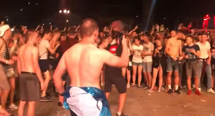 Киевляне устроили массовую драку на концерте