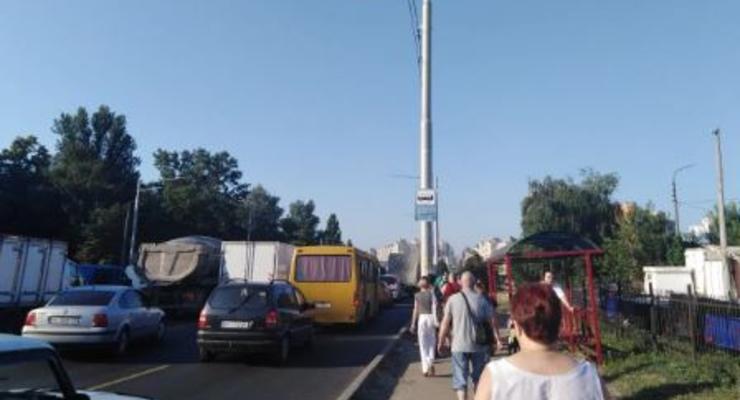Транспортный коллапс: На Академгородке заблокирована трасса