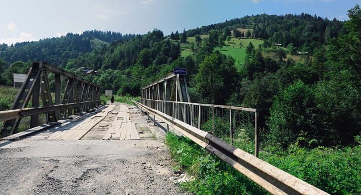 В Ивано-Франковской области после дождя обрушился мост