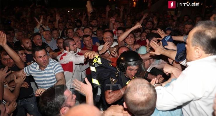 В Грузии арестовали более 300 протестующих