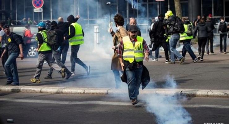 Акцию "желтых жилетов" во Франции поддержали почти 12 тысяч человек