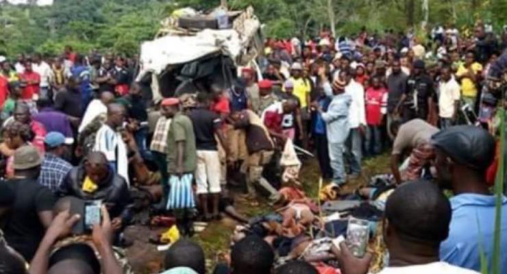 В Камеруне столкнулись автобус и грузовик: 22 жертвы
