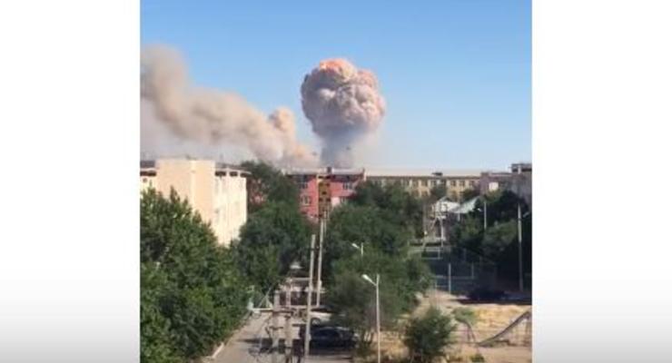 В Казахстане произошли взрывы на арсенале: Город Арысь эвакуируют