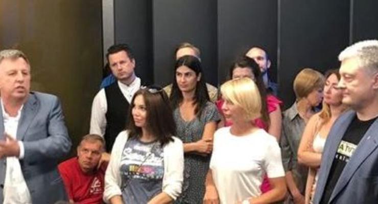 Порошенко посетил закрытую встречу телеканала "Прямой"