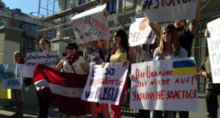 РФ в ПАСЕ: в Киеве пикетировали 10 посольств