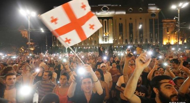 В Тбилиси освободили полсотни задержанных на митинге