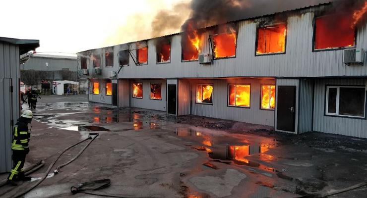 Пожар в Киеве: Власти рассказали, как уберечься от последствий