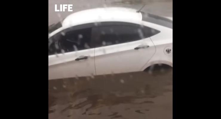 В РФ ливень затопил известный аэропорт: появились впечатляющие видео
