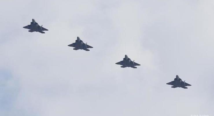 США впервые перебросили истребители F-22 в Катар