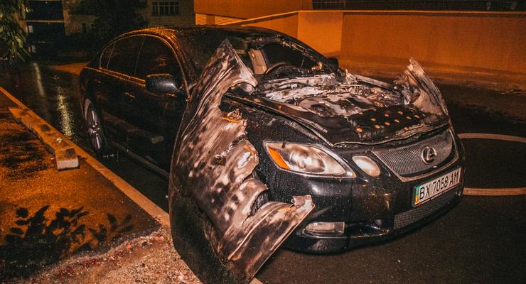 В Киеве взорвалось элитное авто