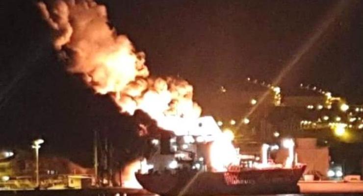 В турецком порту взорвался танкер, есть жертвы