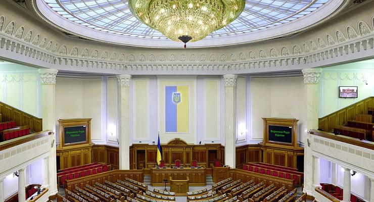 Решили прогулять: На заседании Рады присутствуют менее 50 депутатов