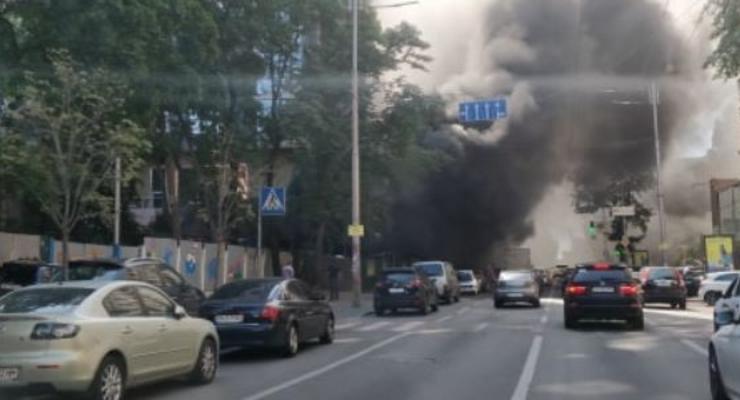 Охранники новостройки в Киеве не впустили пожарных тушить огонь