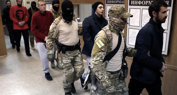 В РФ выдвинули обвинения 18 украинским морякам