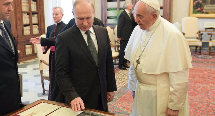 Путин и Папа Римский обсудили Украину