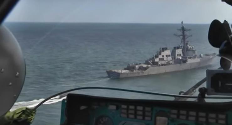 Военные РФ показали, как следят за эсминцем США