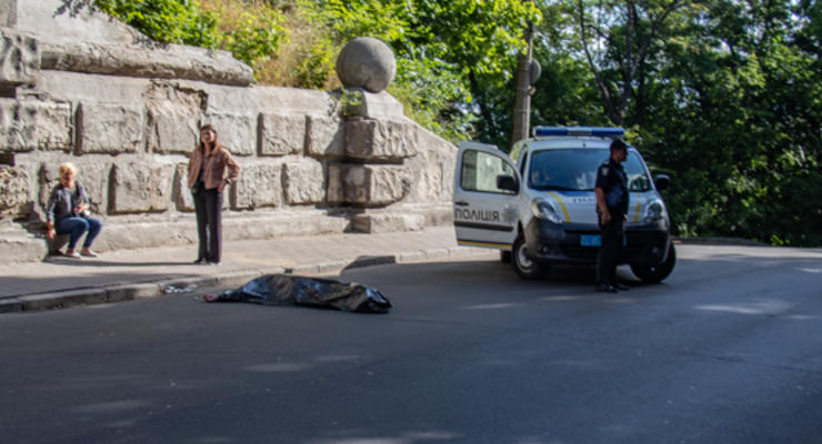 В центре Киева самоубийца прыгнул с Моста влюбленных