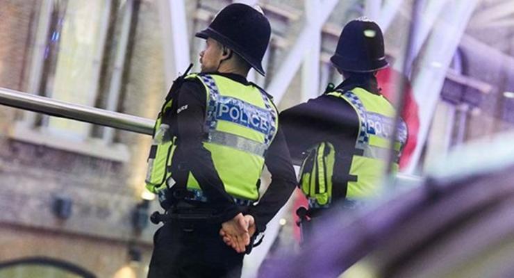 В Лондоне мужчина напал с ножом на женщину с детьми