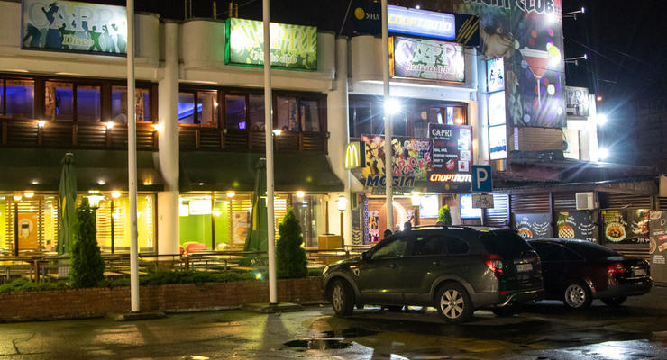 На Троещине иностранец устроил стрельбу в ресторане: Ранена девушка-бармен