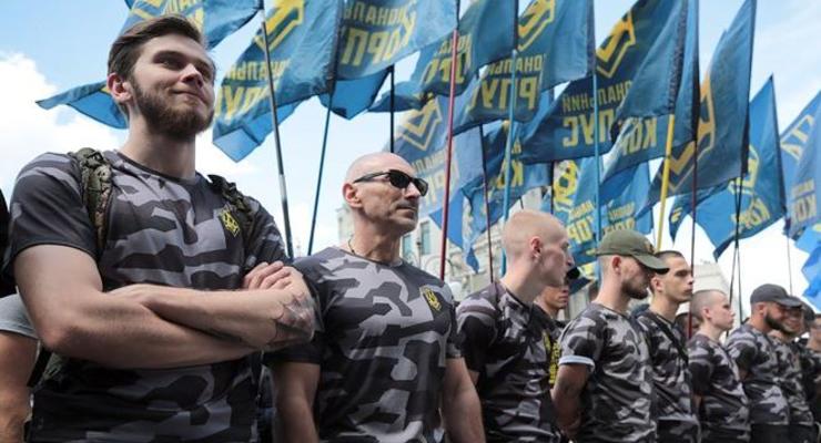 В Киеве пикетировали АП: Требуют ареста Медведчука за госизмену