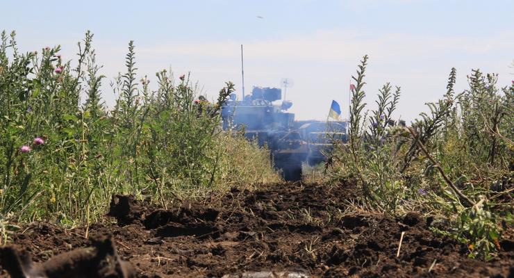 На Донбассе из ПТРК обстреляли грузовик: погиб военный