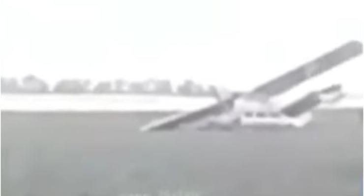 Пилот упавшего самолета сбежал с места аварии