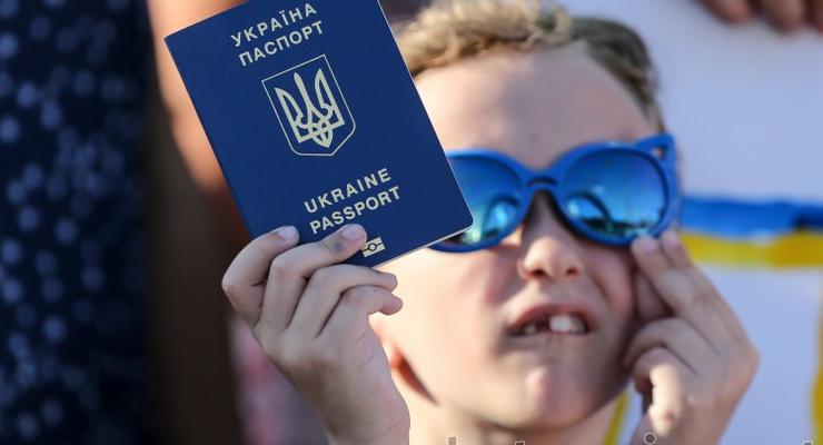Около 8 тысяч украинцев сменили паспортные имена