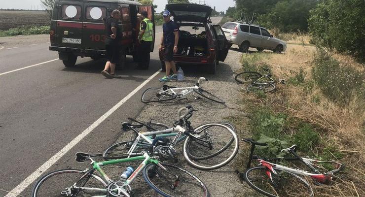 Под Николаевом авто сбило шестерых велосипедистов-учеников
