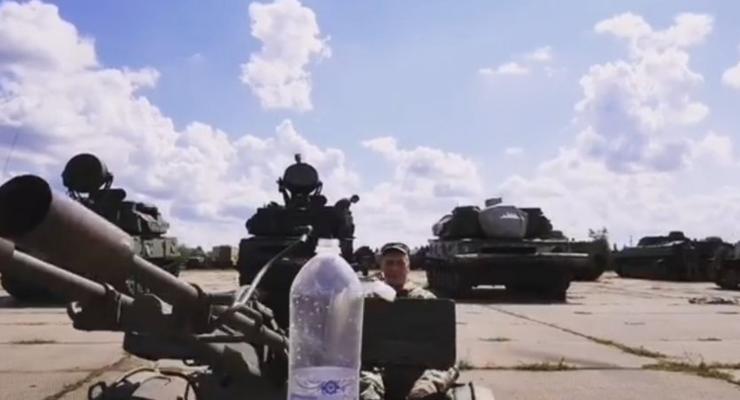 BottleCapChallenge: солдат ВСУ открыл бутылку зениткой