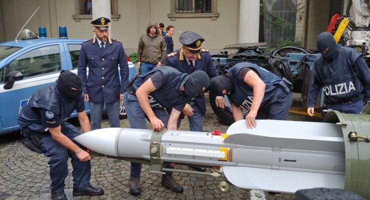 У воевавших на Донбассе итальянцев изъяли ракету