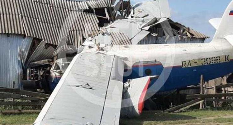 В Чечне самолет упал на жилой дом
