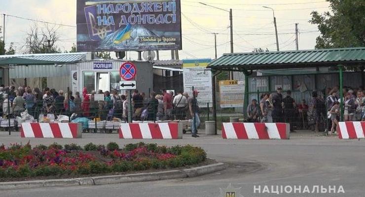 В пункте пропуска на Донбассе распылили газ