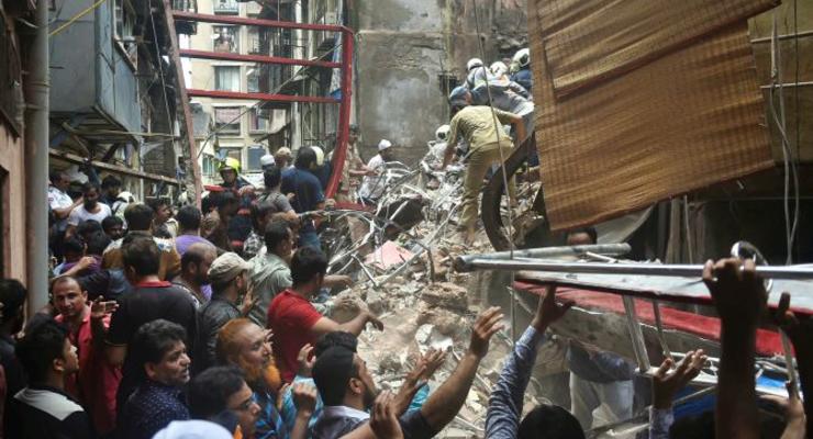 При обрушении здания в Мумбаи погибли 14 человек