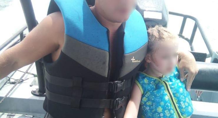 В Херсонской области мужчину с ребенком унесло в открытом море