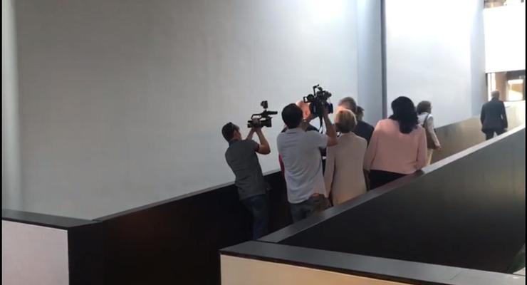 Порошенко в Европарламенте убежал от Медведчука и российских журналистов