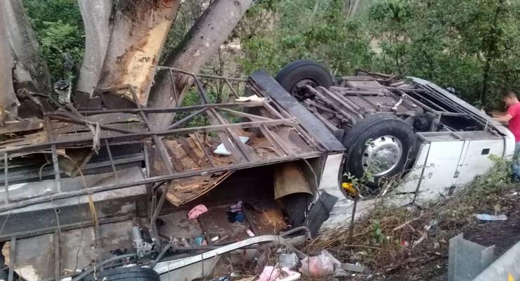 В аварии с экскурсионным автобусом в Мексике погибли 15 человек