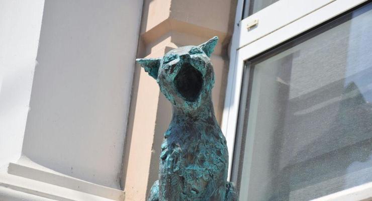 В Одессе появилась скульптура "поющих" котов