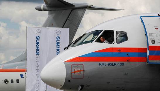 У Sukhoi Superjet 100 в полете треснуло стекло