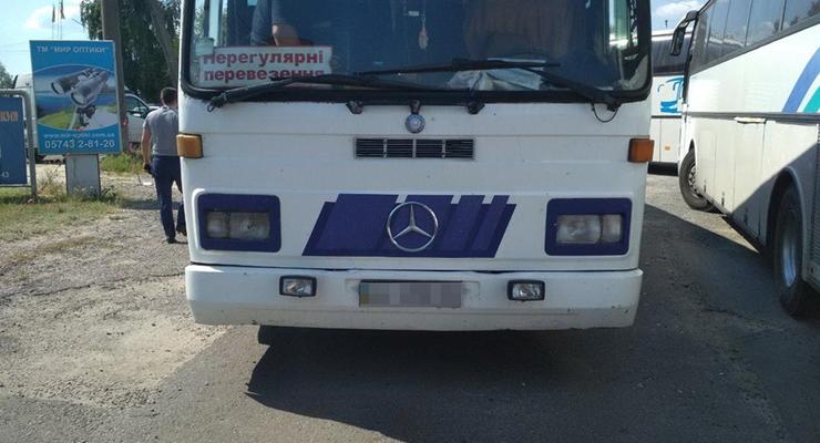Под Харьковом полиция задержала шесть автобусов: проверяет цель визита