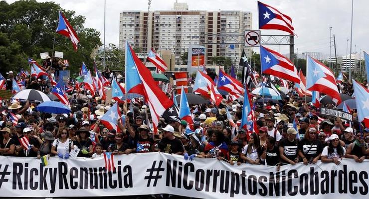 В Пуэрто-Рико на акцию протеста вышли 200 тысяч человек
