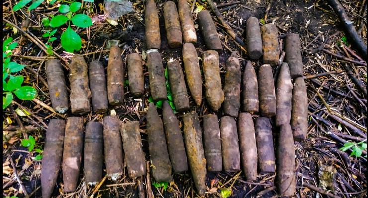 Под Сумами возле жилых домов нашли десятки боеприпасов