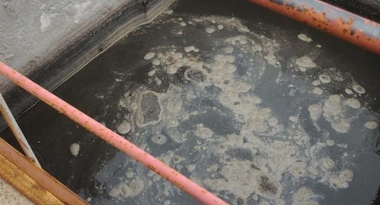 В сточных водах под Киевом обнаружили нефтепродукты