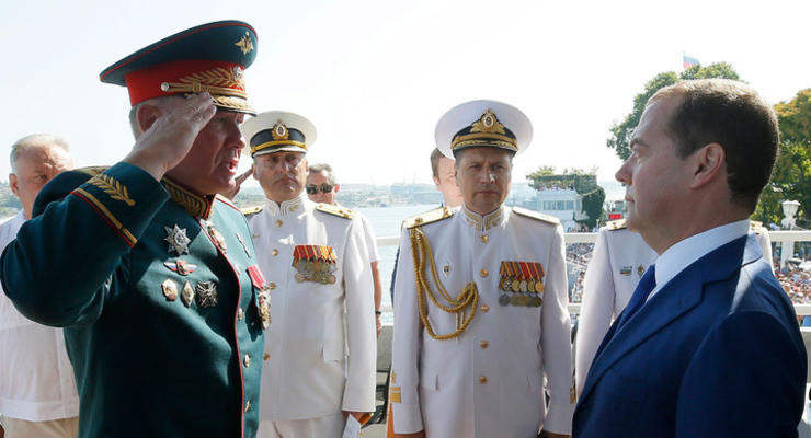 Медведев посетил парад флота РФ в Севастополе: МИД Украины выразил протест