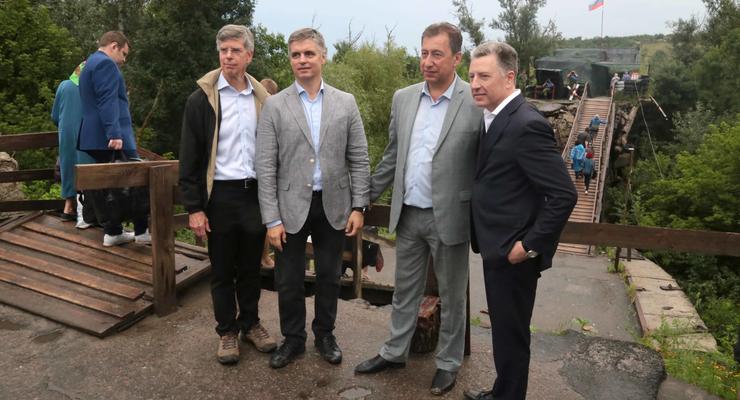 Волкер осмотрел КПВВ на Донбассе