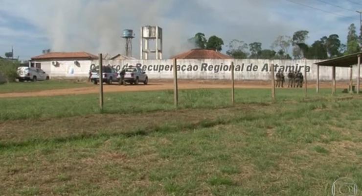 В бразильской тюрьме в драке погибли более 50 человек