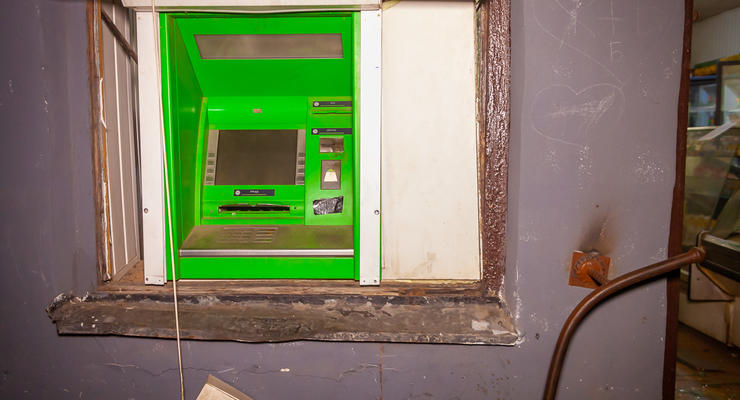 В Днепре взорвали банкомат и выкрали деньги